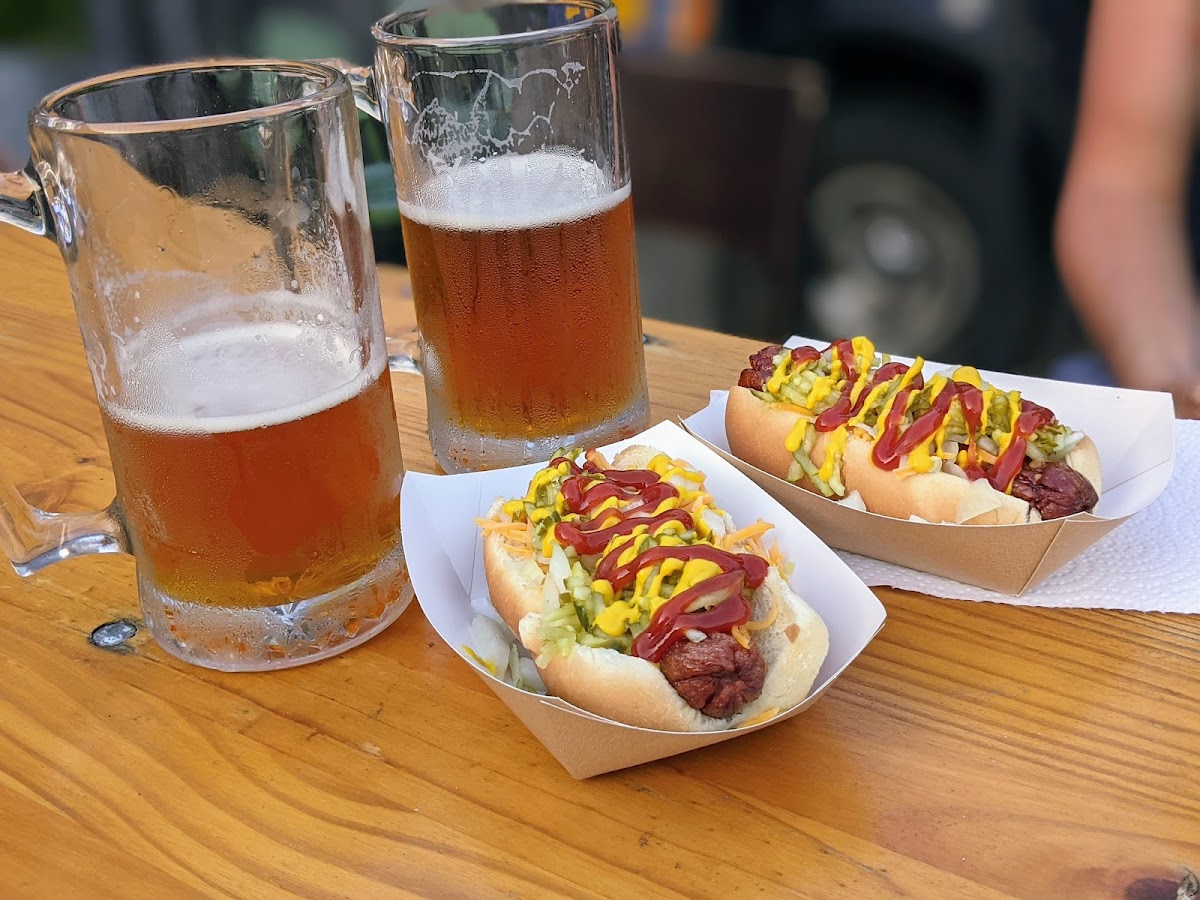 The Silver Derby signature dishes Hot Dogs
Nacho Cheese
Draft Beer